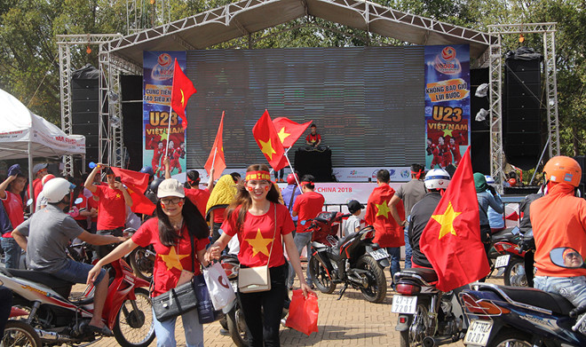 Fanzone Mỹ Đình nóng bỏng chờ trận cầu lịch sử của U23 Việt Nam Fanzone Mỹ Đình nóng bỏng chờ trận cầu lịch sử của U23 Việt Nam